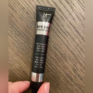 It Cosmetics Under Eye Concealer Medium